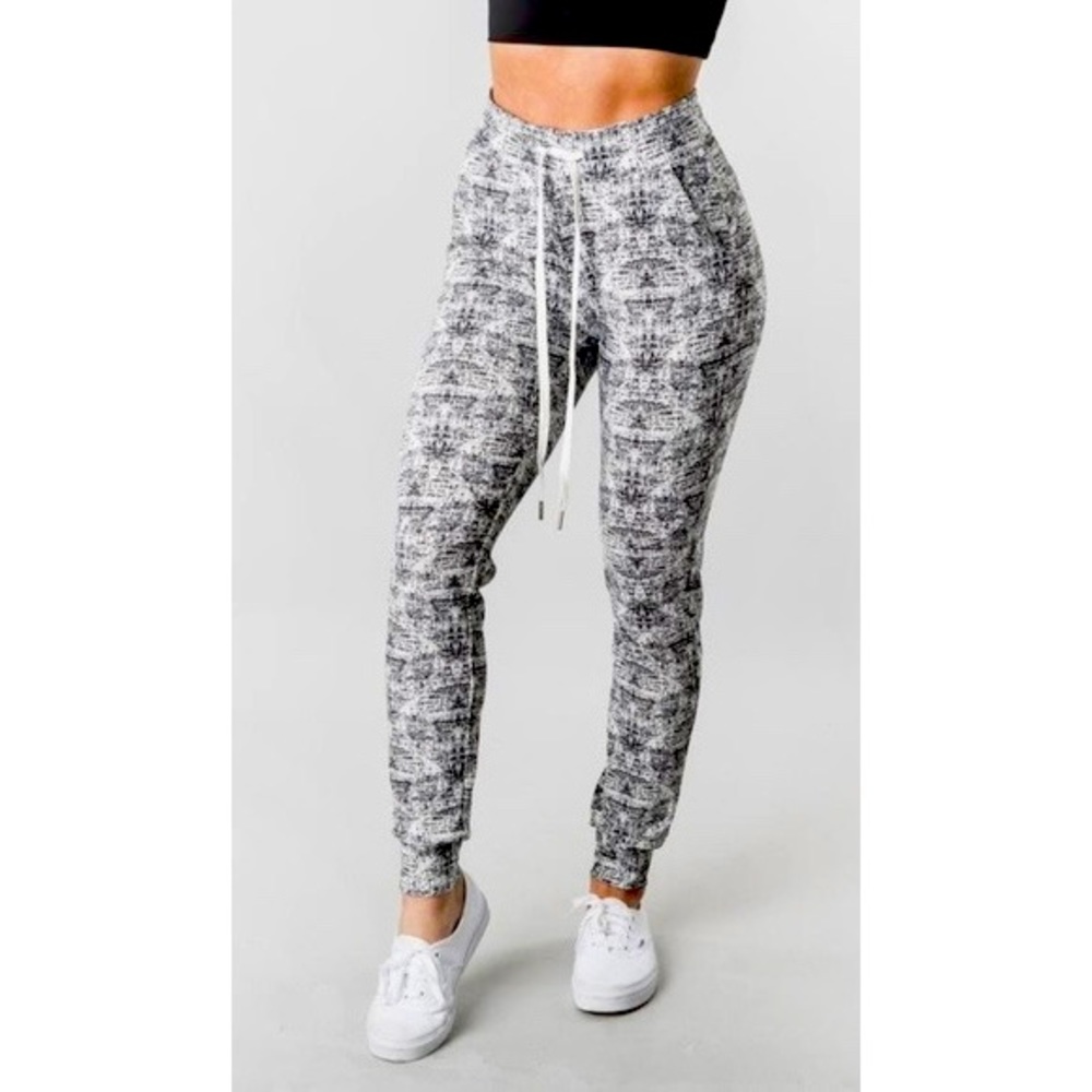 BuffBunny Jasmine Joggers | Medium | hustle print
